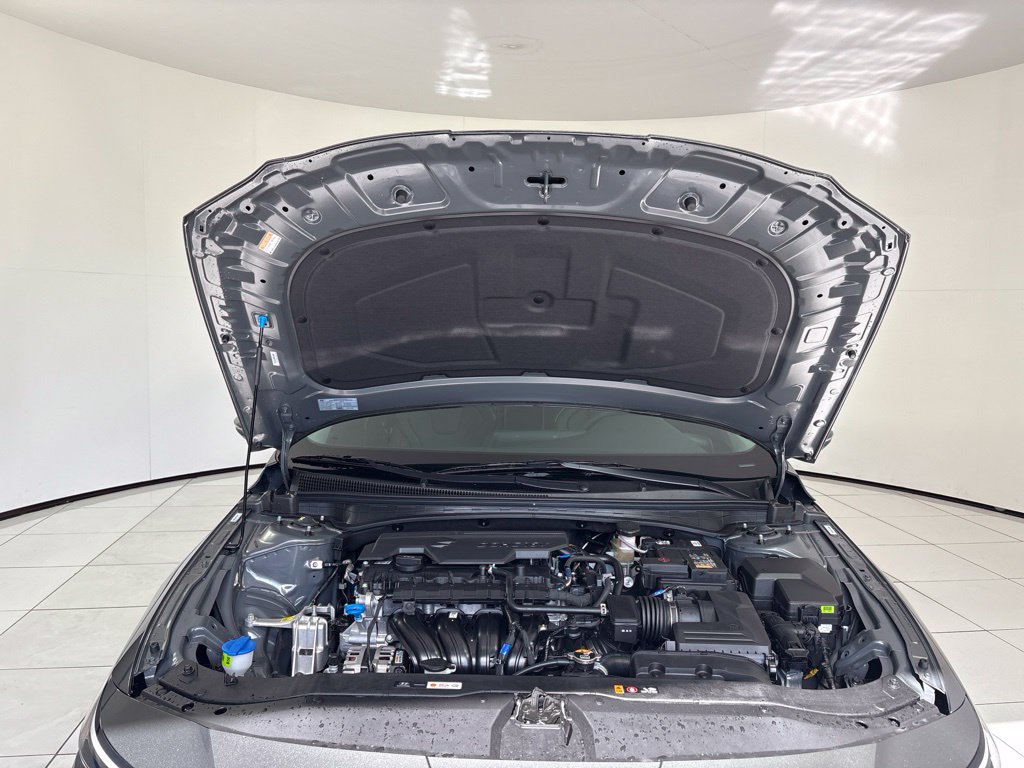 New 2026 Hyundai Elantra Limited FWD image 11