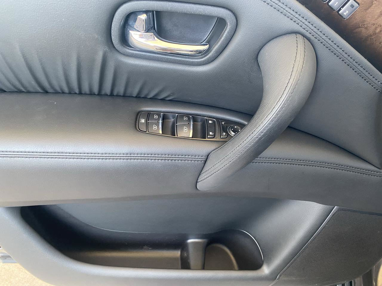 Used 2013 INFINITI QX56 4WD w/ Deluxe Touring Pkg image 12