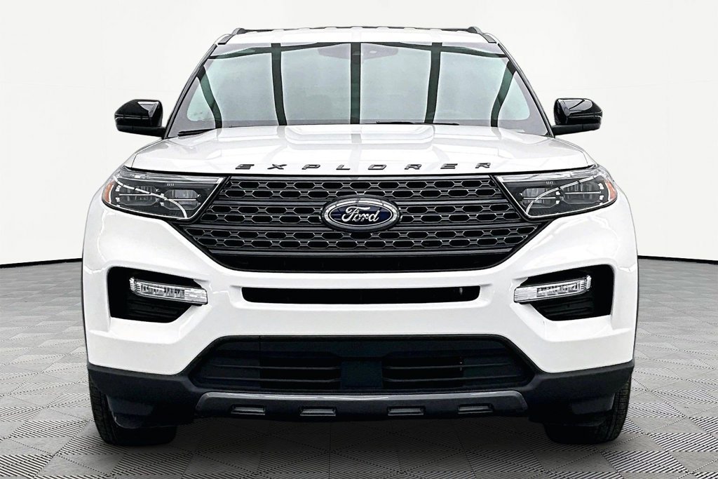 Certified 2024 Ford Explorer XLT AWD/4WD image 3