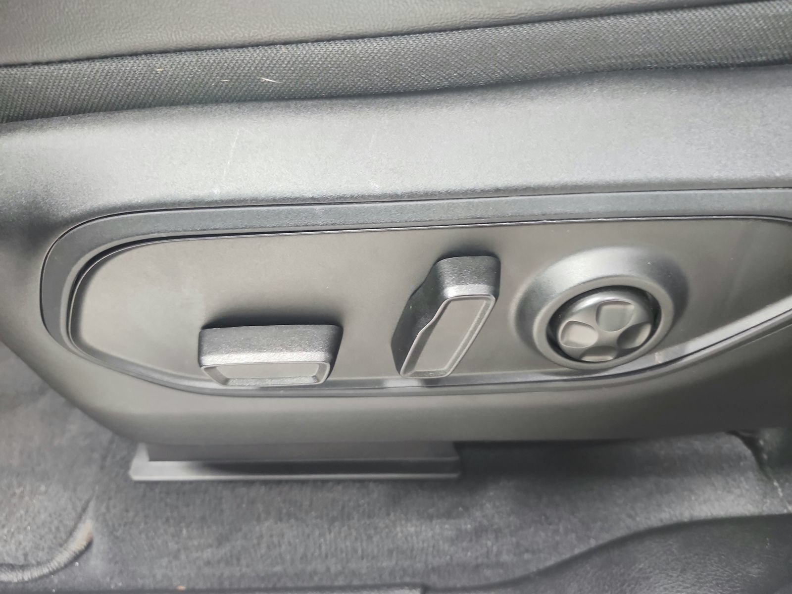Used 2024 Jeep Grand Cherokee L Laredo AWD/4WD image 20