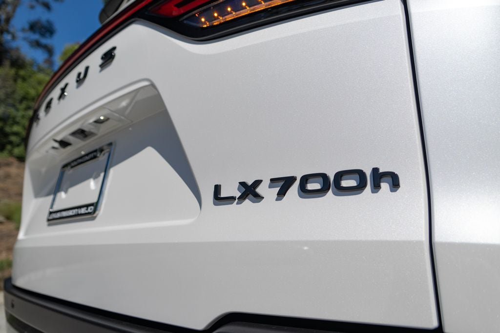 New 2026 Lexus LX 700h Luxury w/ Appearance Package AWD/4WD image 9