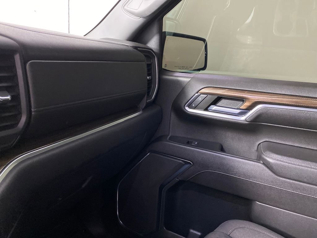 Used 2023 Chevrolet Silverado 1500 LT image 24
