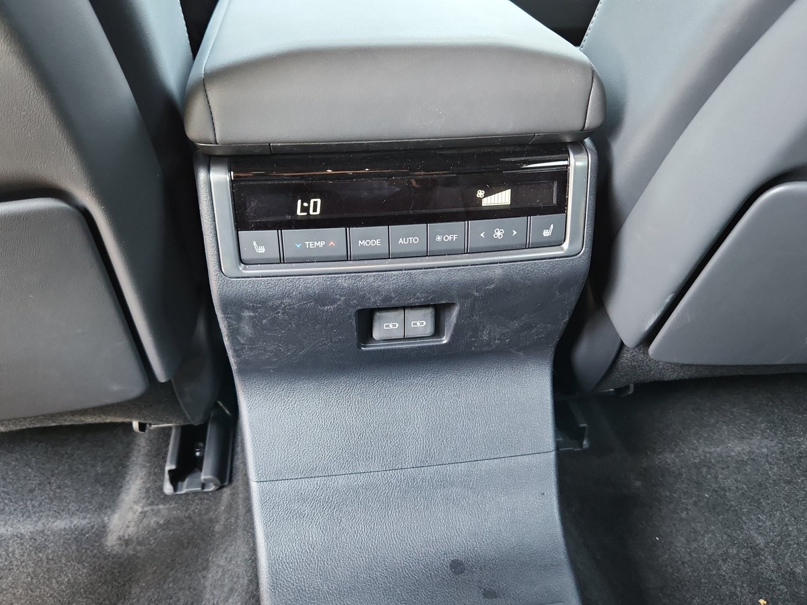 Used 2026 Lexus GX 550 w/ Accessory Package (2T) AWD/4WD image 30