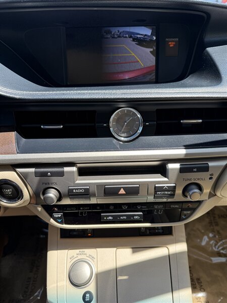 Used 2015 Lexus ES 350 w/ Premium Package FWD image 12