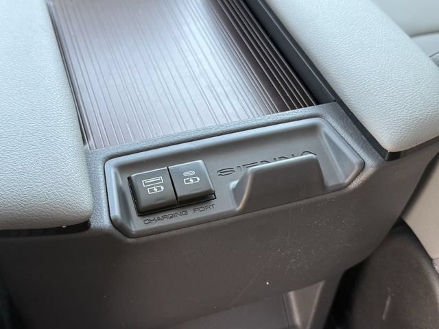Certified 2024 Toyota Sienna XLE FWD image 33