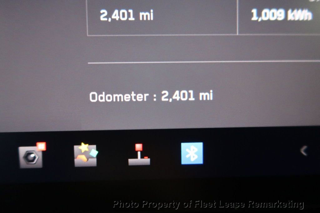 Used 2024 Tesla Cybertruck AWD Crew Cab image 38