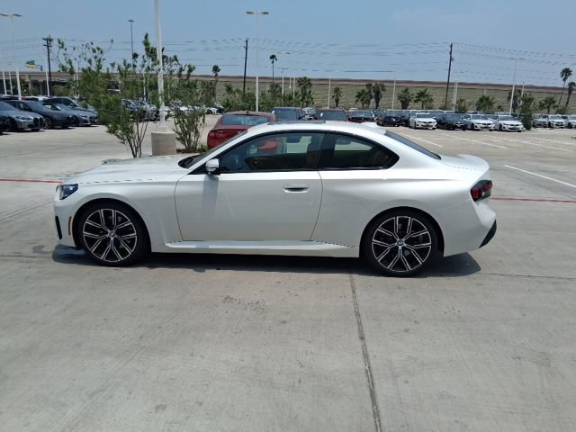 Used 2024 BMW 230i Coupe w/ Convenience Package RWD image 3