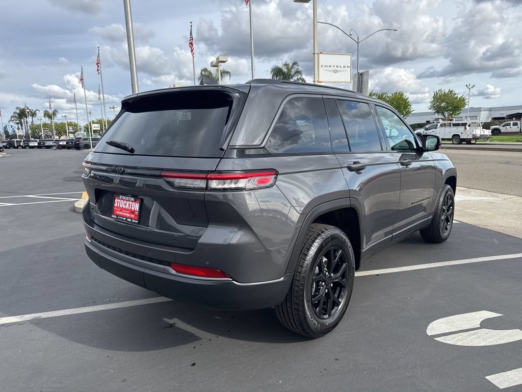 New 2026 Jeep Grand Cherokee Altitude AWD/4WD image 4