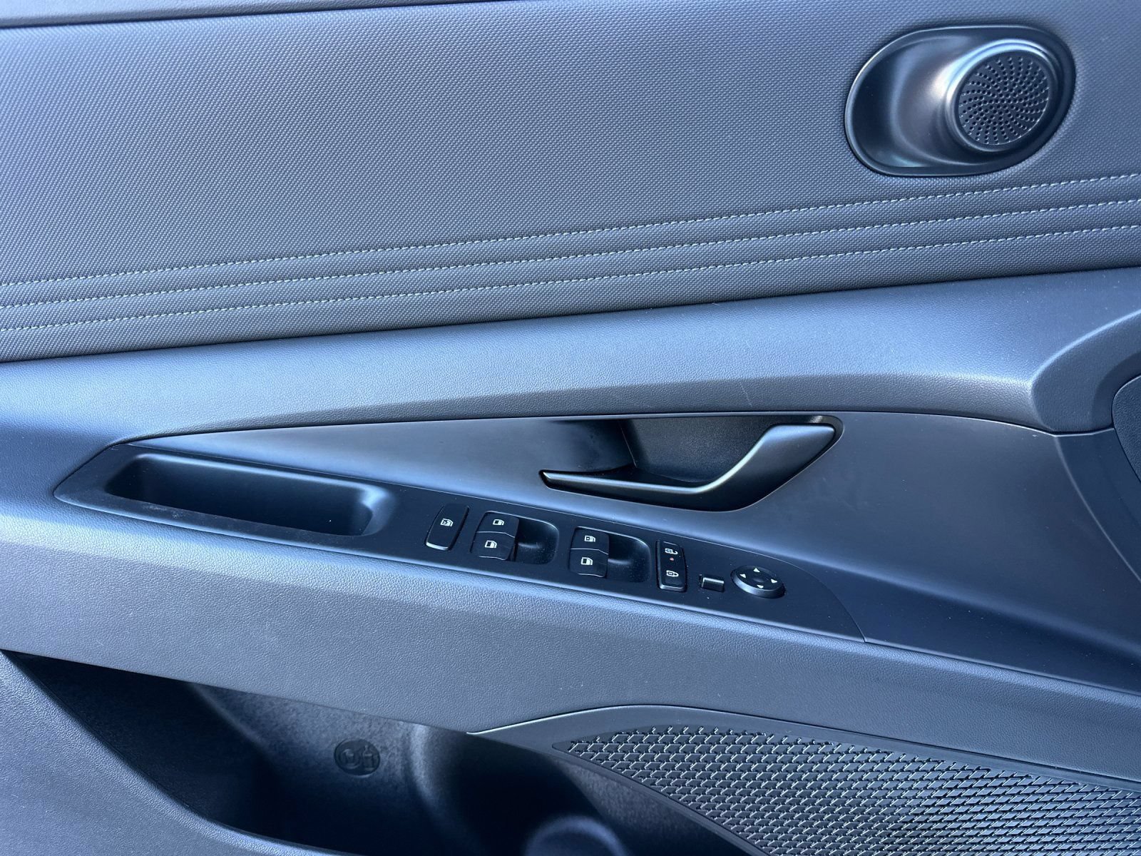Certified 2025 Hyundai Elantra SEL FWD image 10