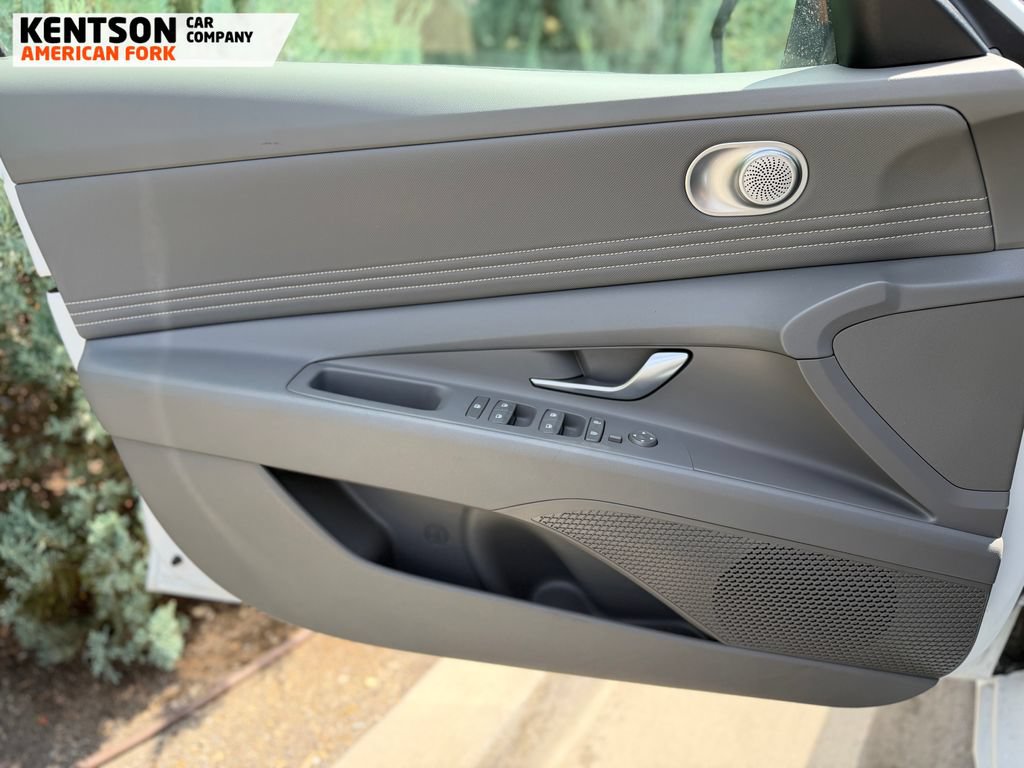 Used 2026 Hyundai Elantra Sport FWD image 17