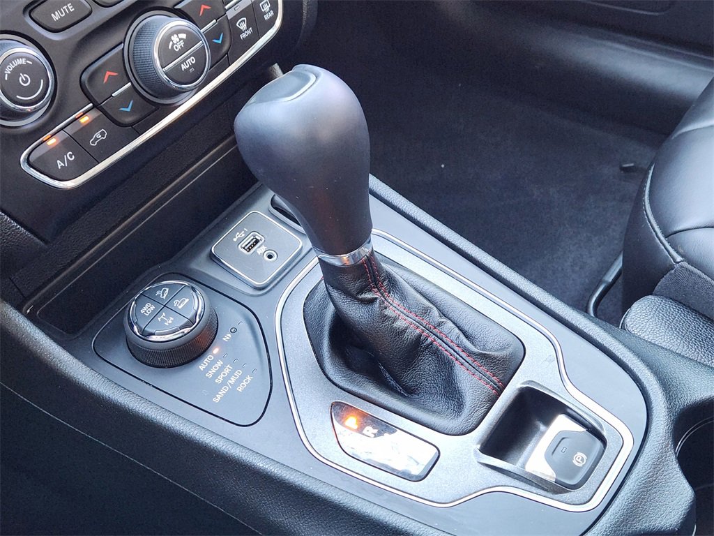 Used 2023 Jeep Cherokee Trailhawk image 21