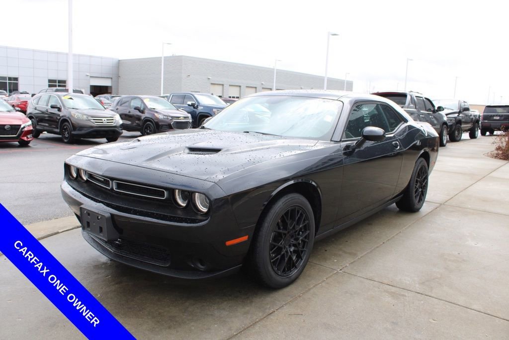 Used 2019 Dodge Challenger SXT image 3