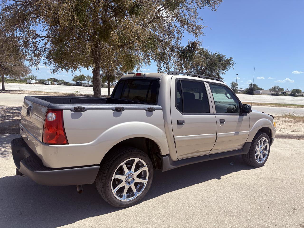Used 2004 Ford Explorer Sport Trac 2WD image 51