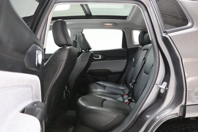Used 2022 Jeep Compass Latitude w/ Sun and Sound Group AWD/4WD image 31
