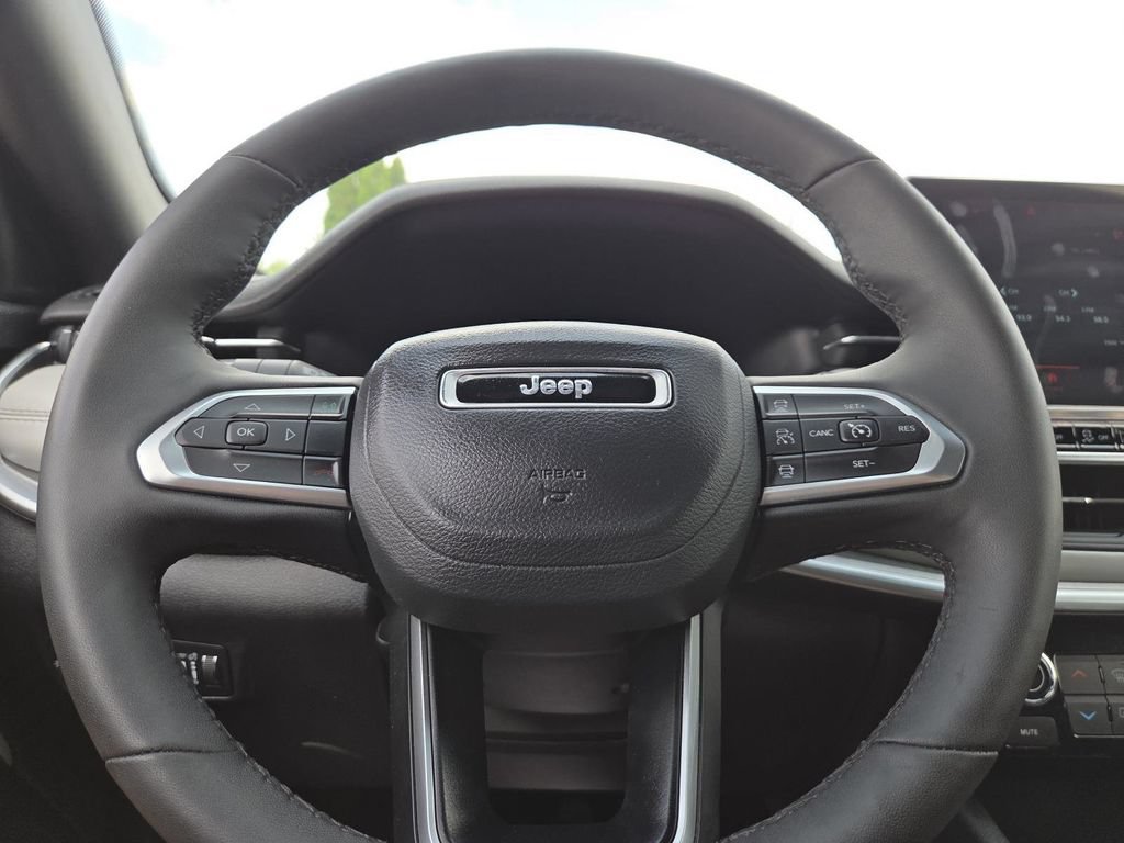 Used 2025 Jeep Compass Limited AWD/4WD image 24