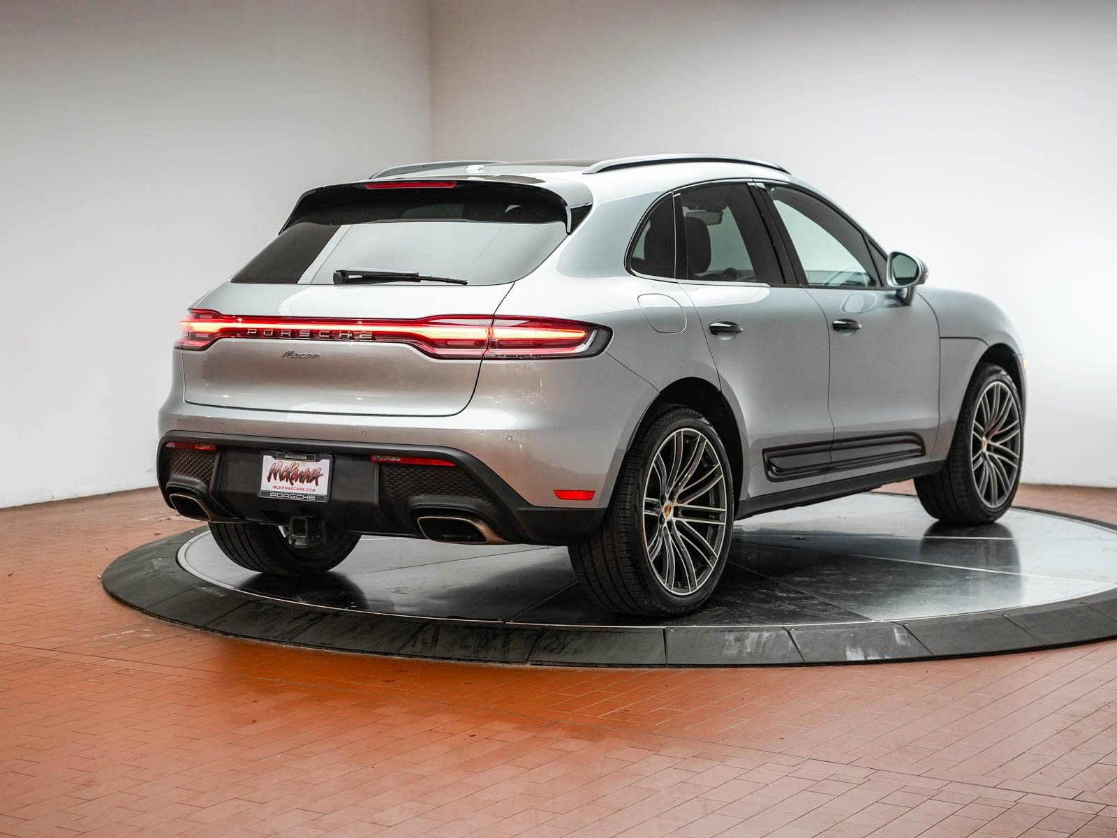 Certified 2025 Porsche Macan image 6