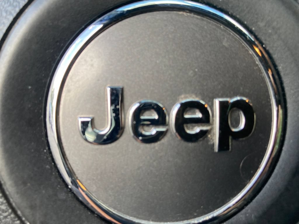 Used 2017 Jeep Grand Cherokee Altitude AWD/4WD image 28