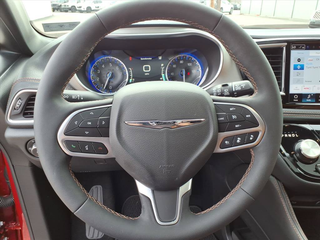 Used 2026 Chrysler Pacifica Pinnacle w/ Trailer Tow Group AWD/4WD image 15
