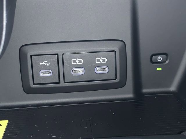 Used 2023 Toyota Venza LE image 27