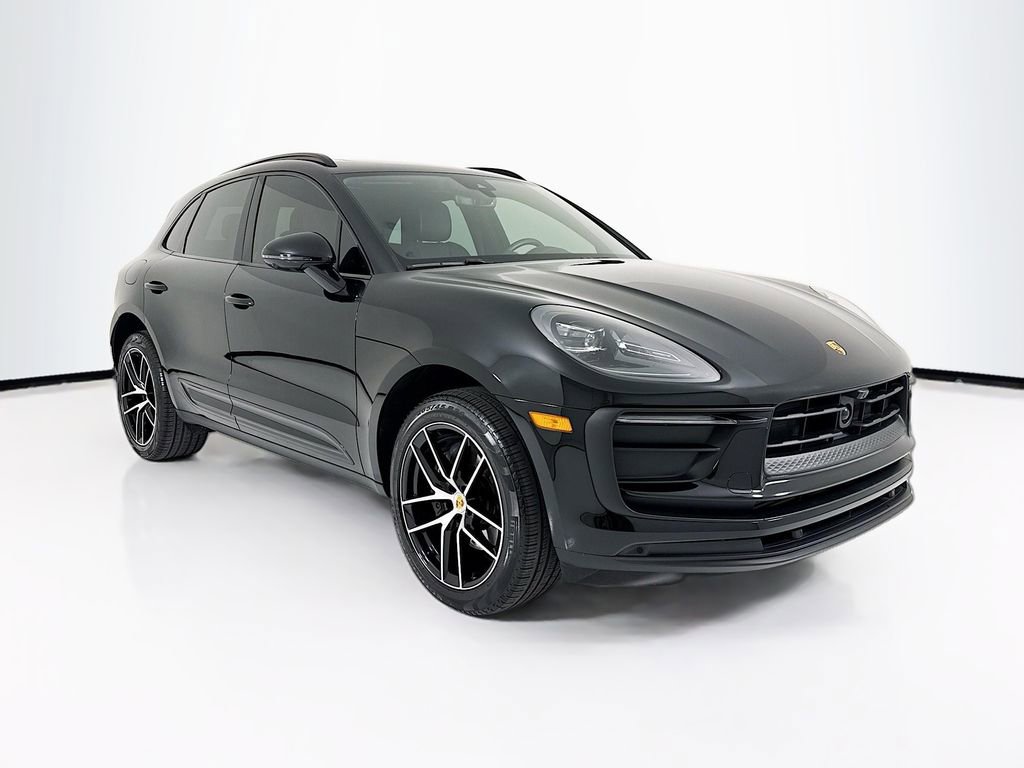 Certified 2025 Porsche Macan image 7
