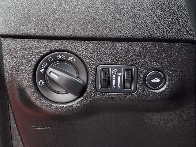 Used 2023 Dodge Charger SXT RWD image 16