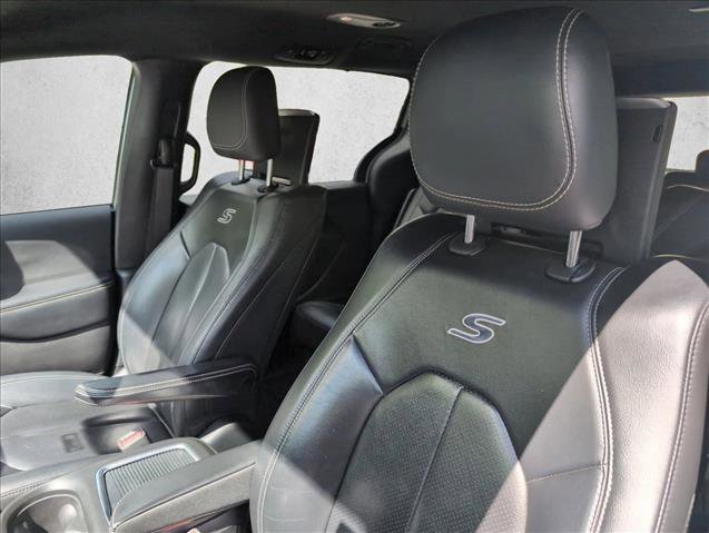 Used 2019 Chrysler Pacifica Touring-L Plus w/ Advanced Safetytec Group FWD image 10