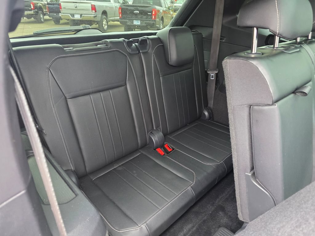 Used 2024 Volkswagen Tiguan SE R-Line FWD image 23