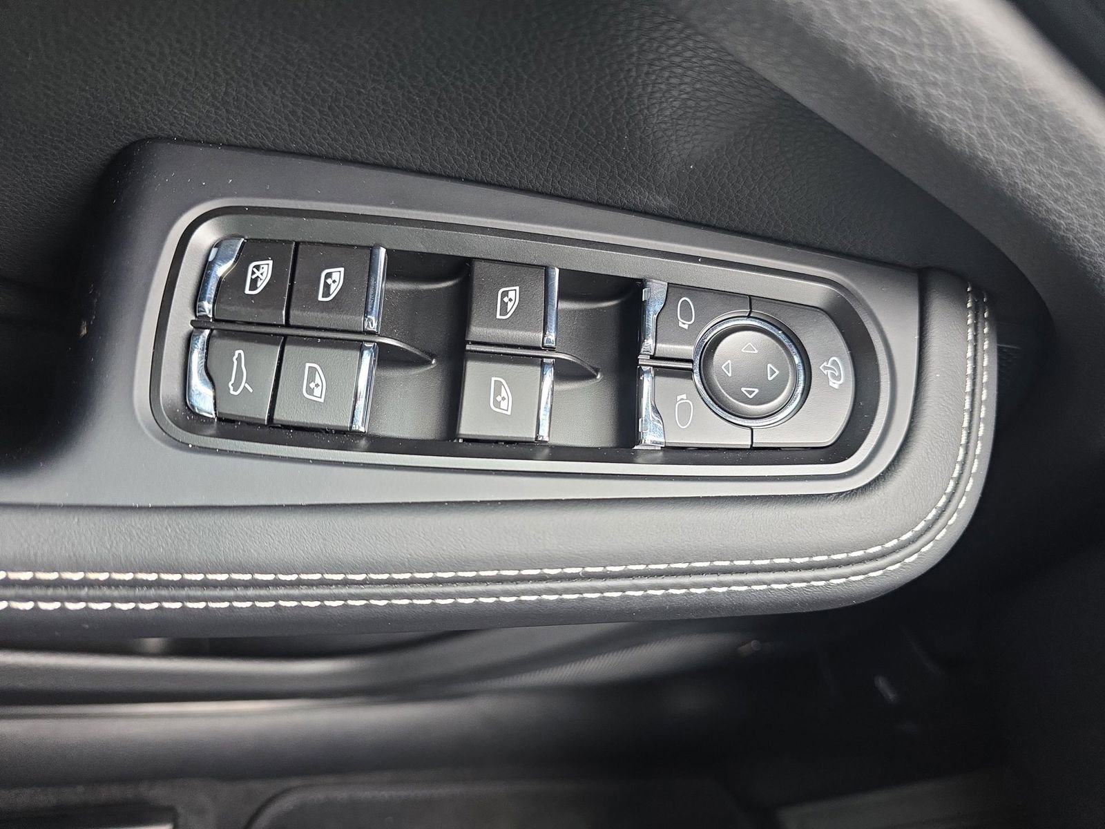 Certified 2026 Porsche Macan GTS AWD/4WD image 15