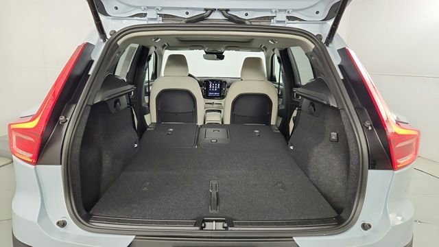Certified 2026 Volvo XC40 B5 Plus w/ Protection Package Premier AWD/4WD image 57
