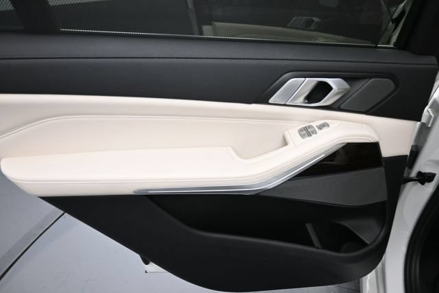 Used 2020 BMW X7 xDrive40i w/ Premium Package AWD/4WD image 22