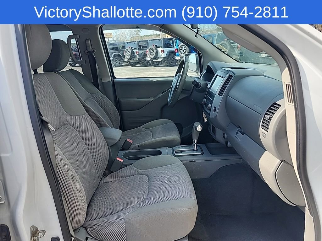 Used 2019 Nissan Frontier SV image 25