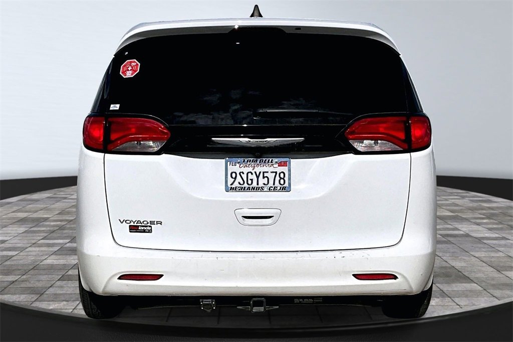 Certified 2023 Chrysler Voyager LX image 5