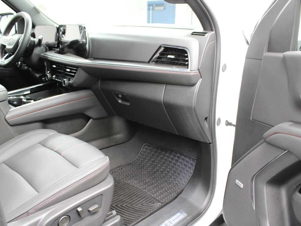Used 2026 Chevrolet Suburban RST w/ Comfort Package AWD/4WD image 37