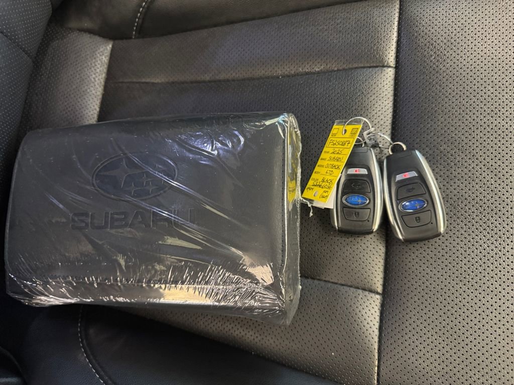 Used 2025 Subaru Outback Limited image 27