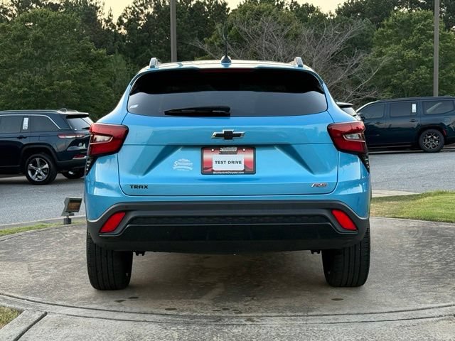 Used 2025 Chevrolet Trax RS w/ Sunroof Package FWD image 6