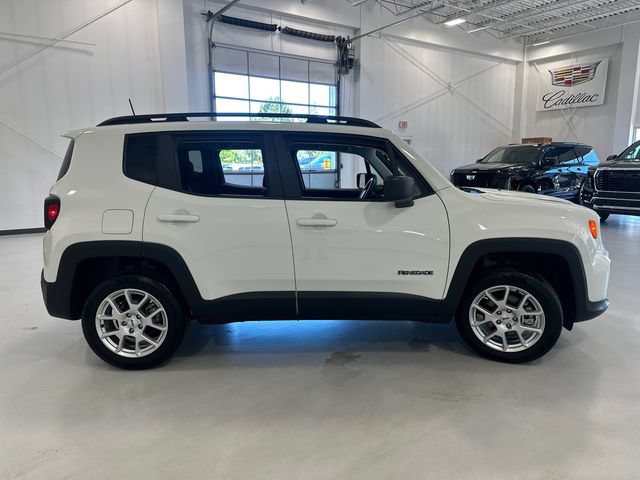 Used 2023 Jeep Renegade Latitude w/ Premium Group AWD/4WD image 4