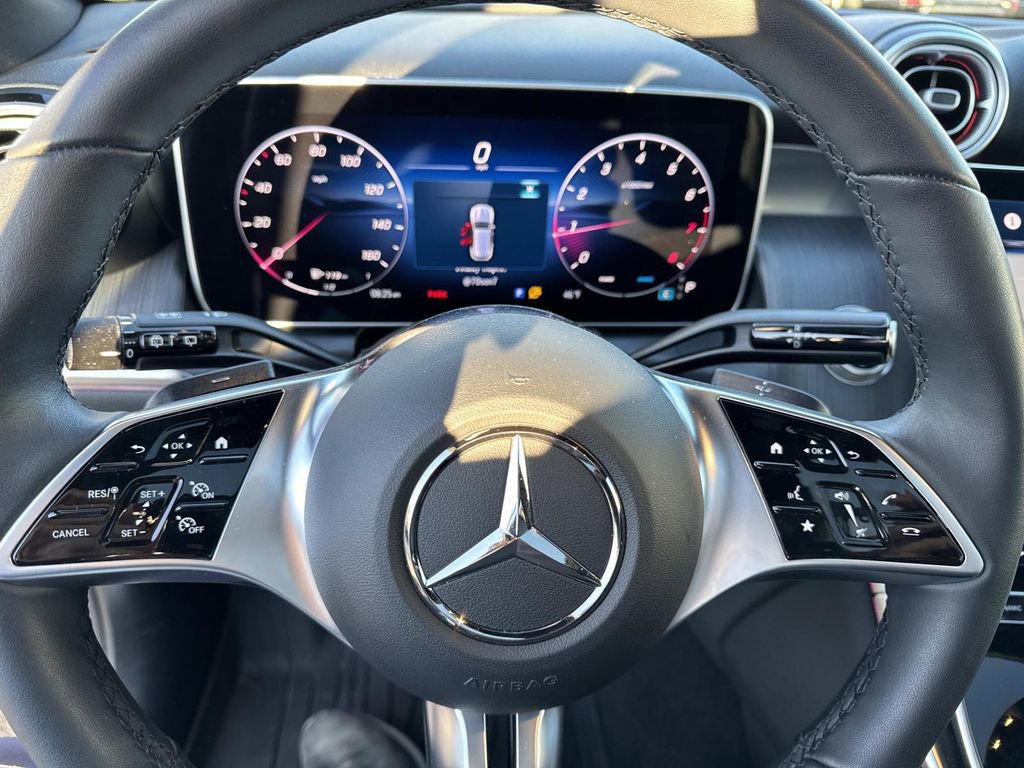 Used 2025 Mercedes-Benz GLC 300 4MATIC image 24