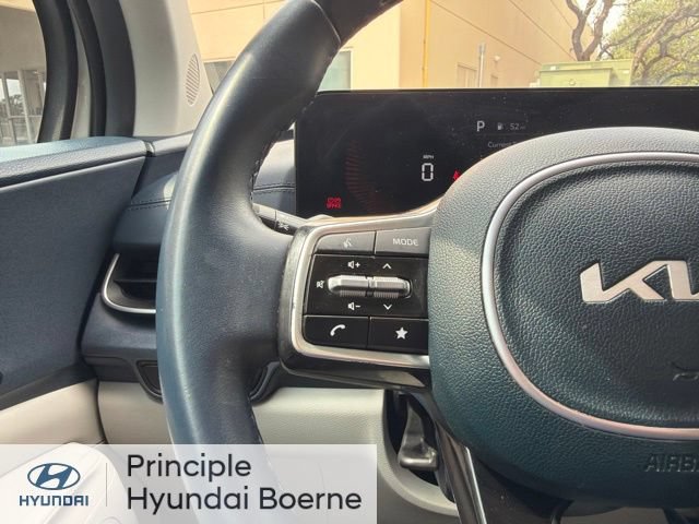 Used 2025 Kia Carnival EX FWD image 21