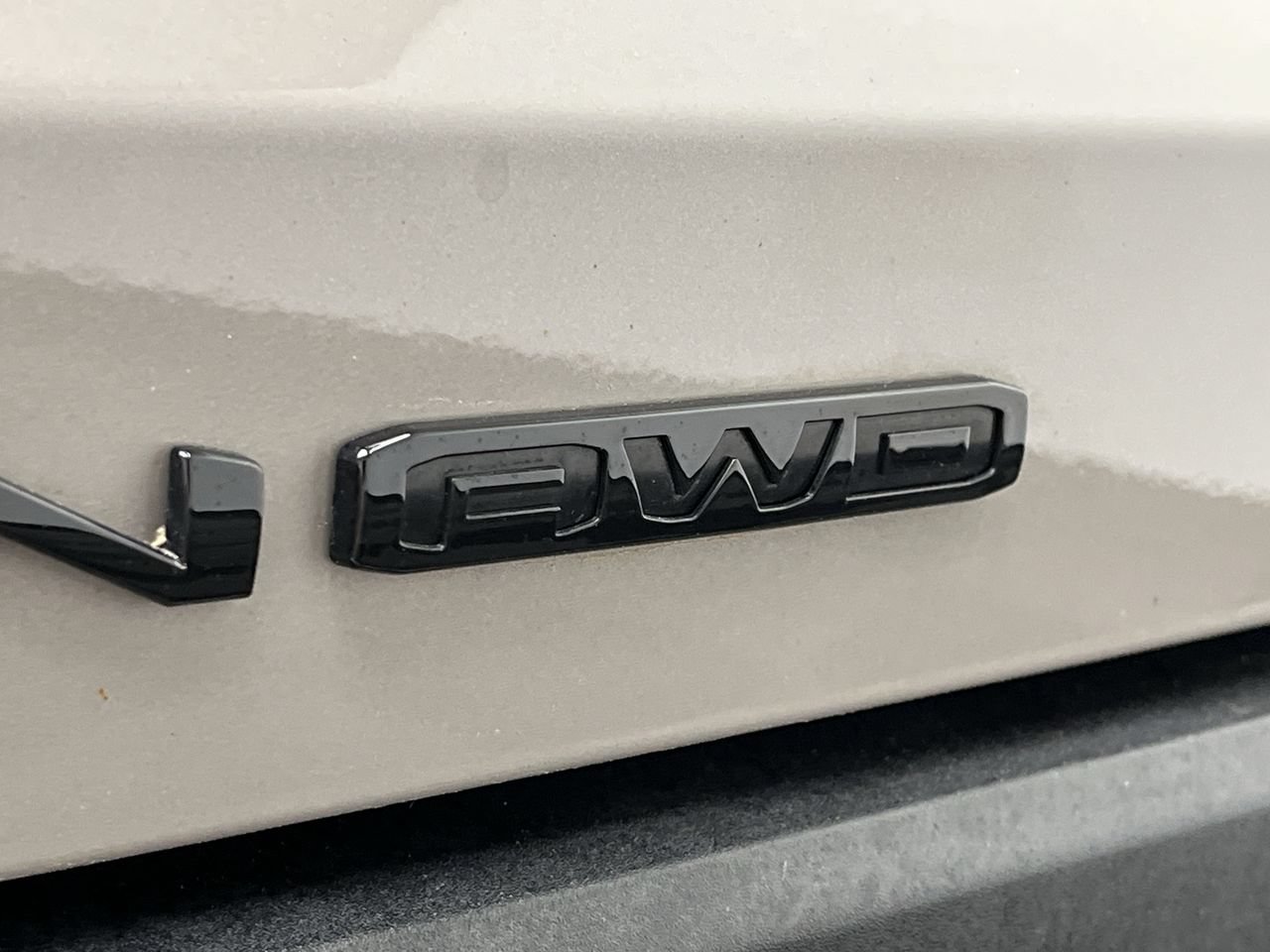 Certified 2025 GMC Terrain Elevation w/ Technology Package II AWD/4WD image 30