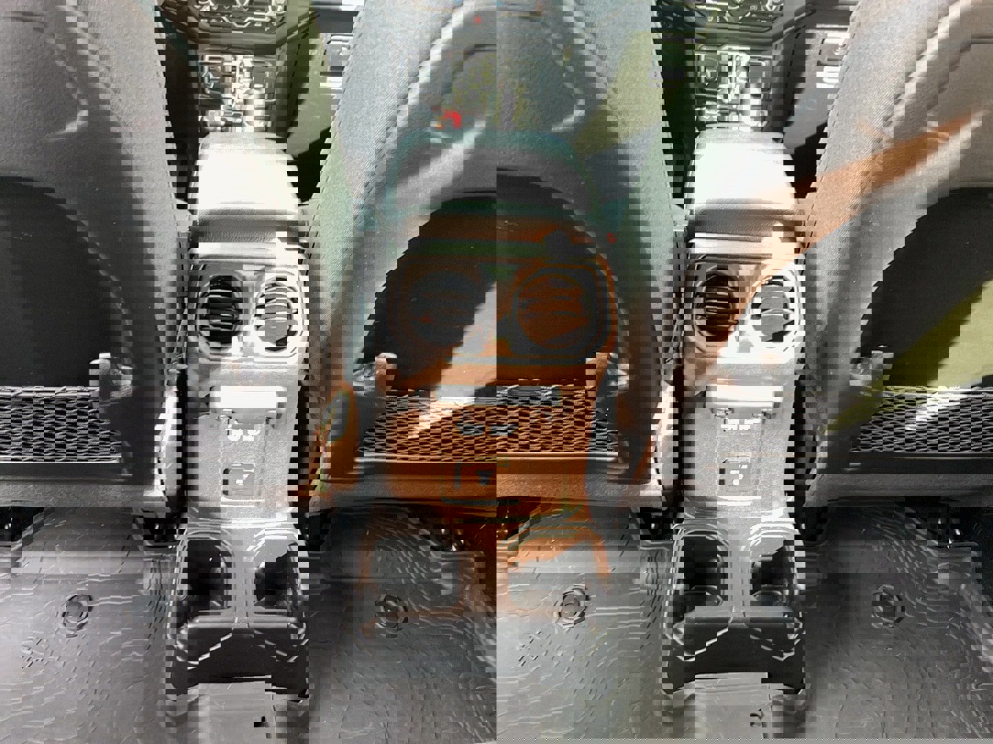 Used 2024 Jeep Wrangler Unlimited Rubicon image 28