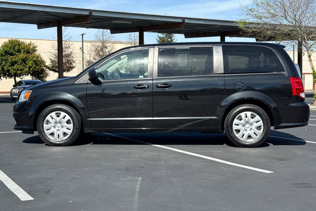 Used 2018 Dodge Grand Caravan SE w/ UConnect Hands-Free Group image 14