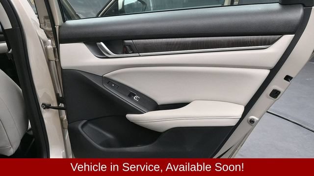 Used 2018 Honda Accord Touring image 12