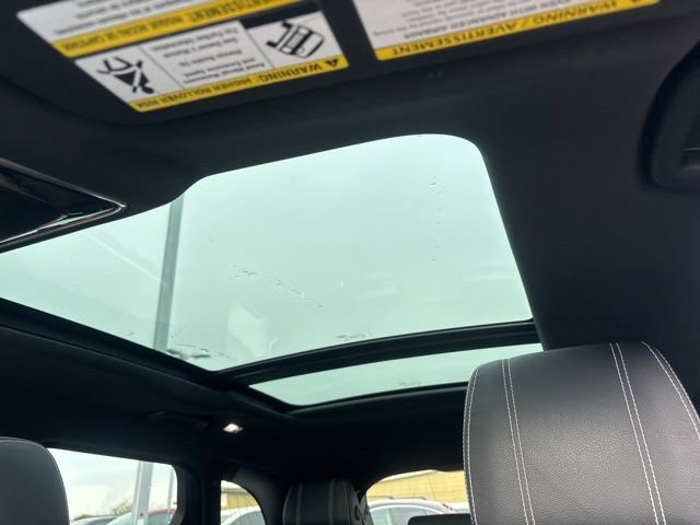 Used 2019 Land Rover Range Rover Velar R-Dynamic SE image 31