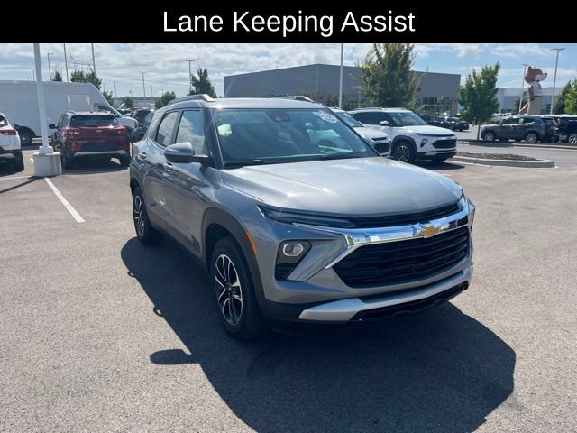 Used 2025 Chevrolet TrailBlazer LT AWD/4WD image 3