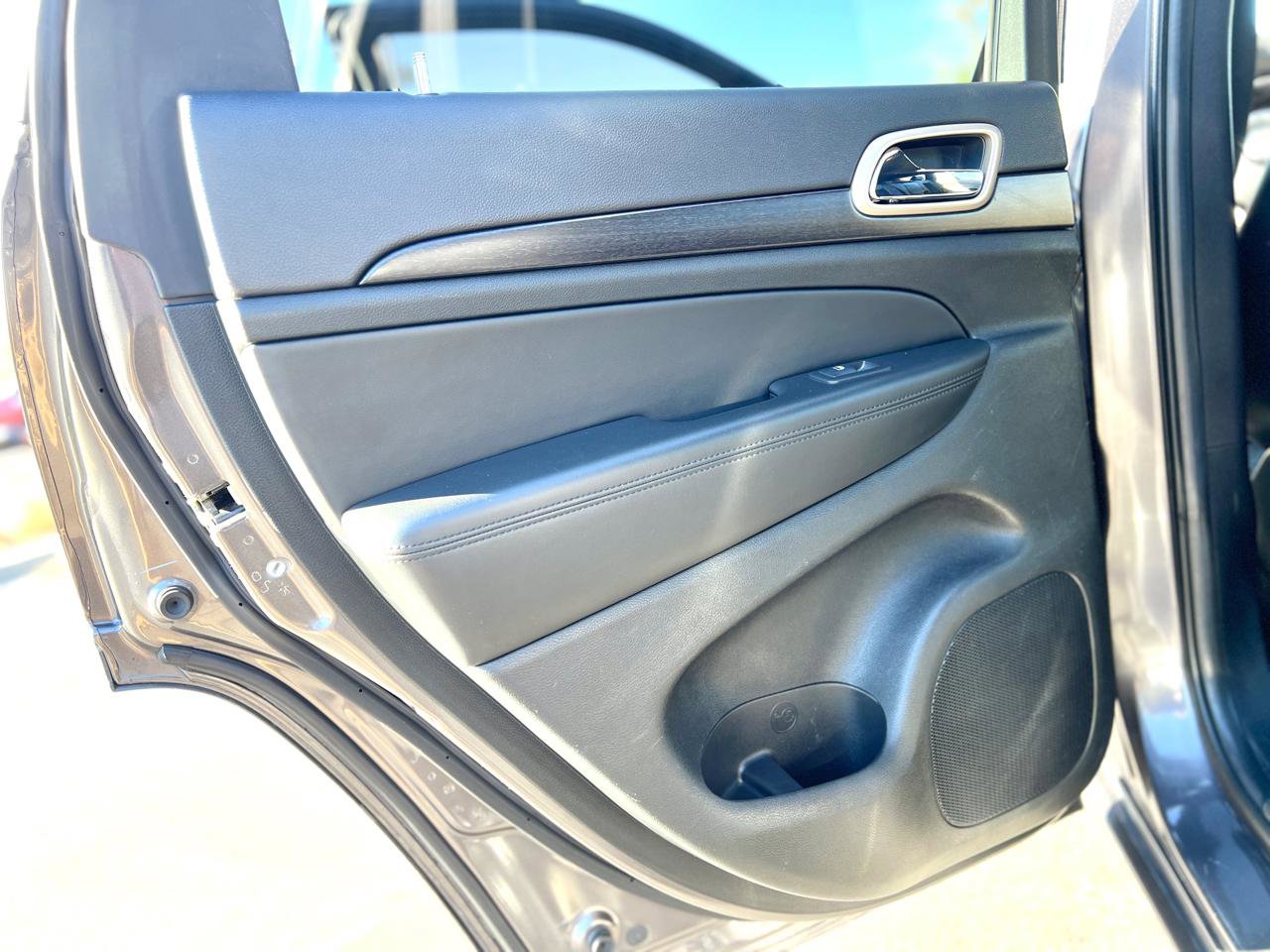 Used 2015 Jeep Grand Cherokee Altitude image 34