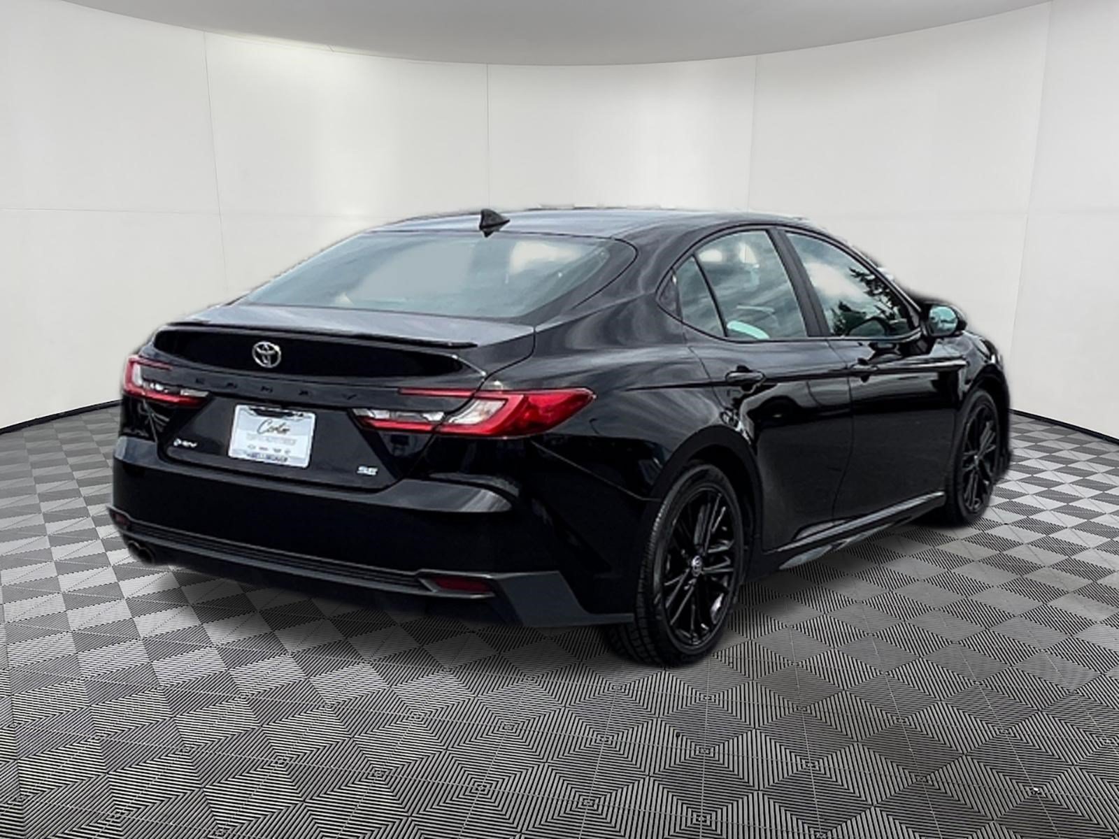 Used 2025 Toyota Camry SE FWD image 6