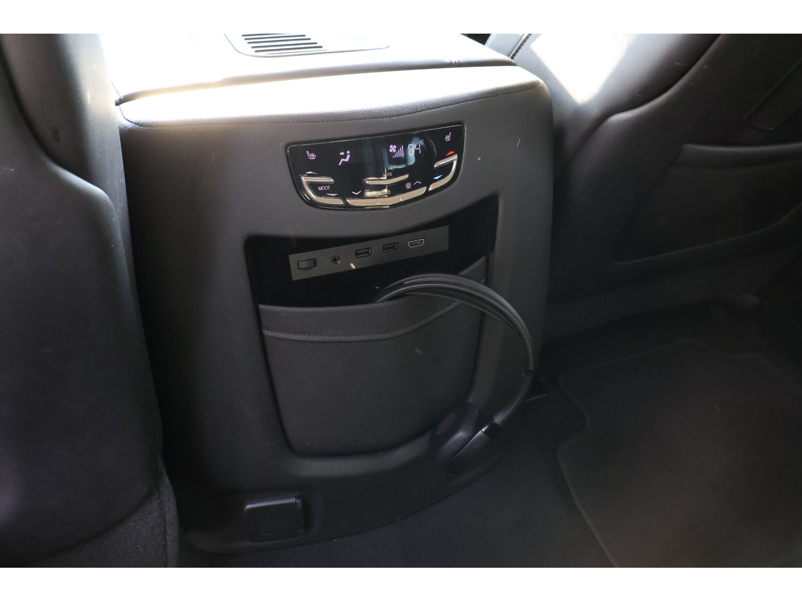Used 2019 Cadillac Escalade Premium Luxury RWD image 25