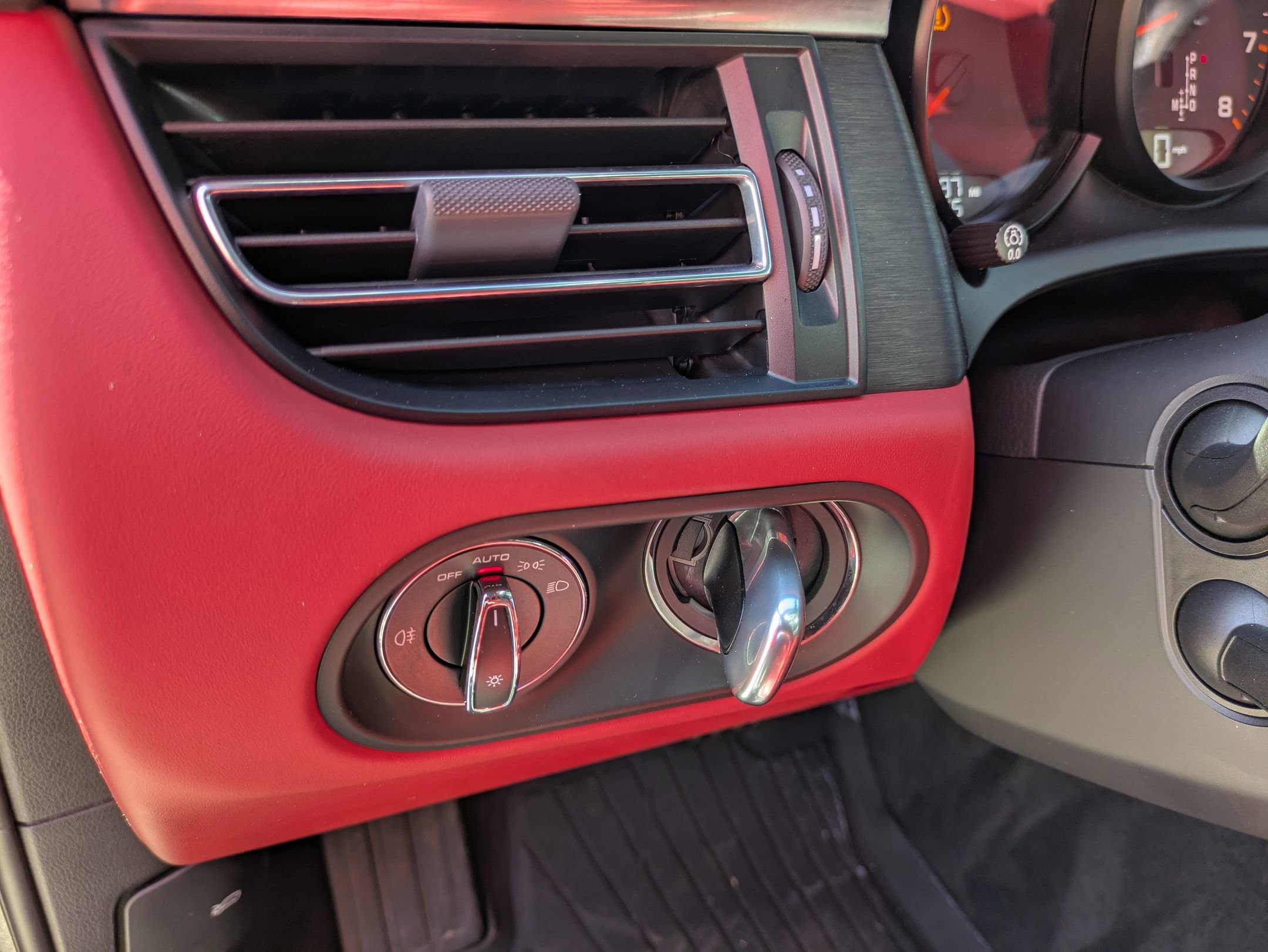 Used 2021 Porsche Macan GTS AWD/4WD image 17