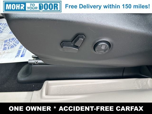 Used 2024 Chrysler Pacifica Touring-L image 11