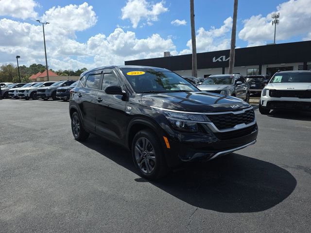 Used 2023 Kia Seltos LX image 16